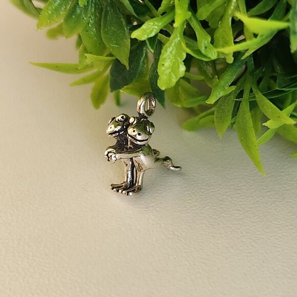 925 Sterling Silver Dancing Frogs Charm - Picture 2 of 4